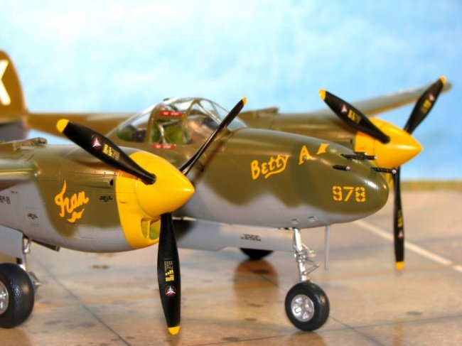 1/48 Hasegawa P-38J Lightning by Burt Gustafson