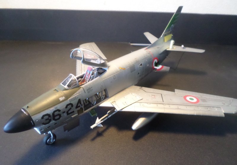 （限定価格）F-86K \"SABRE DOG\" 1/32スケール 最後2点在庫 1/32 Kitty Hawk F-86D Sabre Dog Plastic Model Kit - Squadron.com