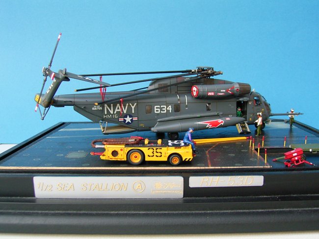 1/72 Fujimi Sikorsky CH-53 D Minesweeper by Derek Derks