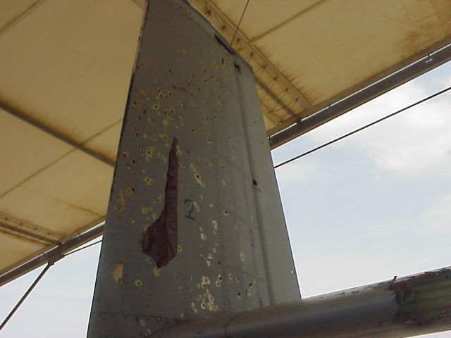 http://www.aircraftresourcecenter.com/Stories1/001-100/0016_A-10-battle-damage/03.jpg