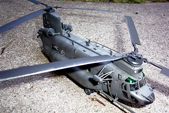 ITALERI 1:72 1218 MH-47 E SOA CHINOOK HELICOPTER MODEL AIRCRAFT KIT