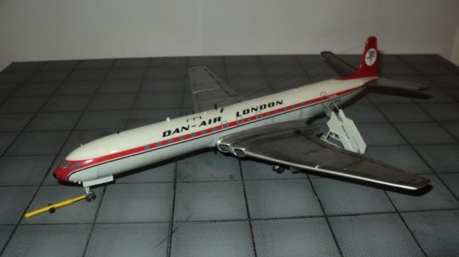 Airfix 1/144 DeHavilland Comet 4B Commercial Jet Airliner Model Kit 